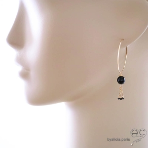 boucles d'oreilles créoles avec agate noire et pampille en chaînes plaqué or et spinelle noir, fait main, création by Alicia