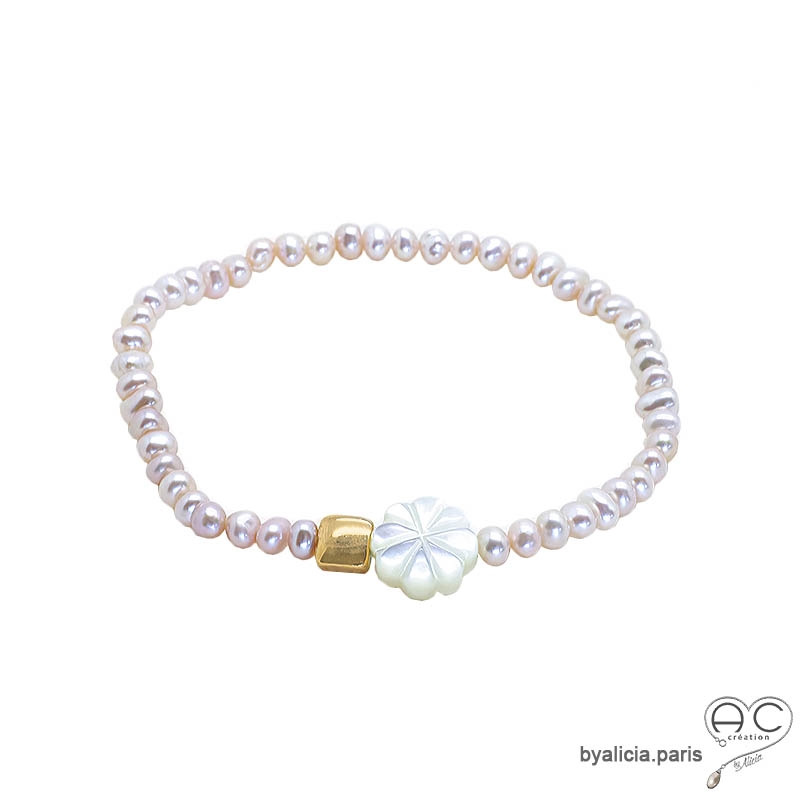 Bracelet perles d'eau douce roses, fleur en nacre et pastille en plaqué or, femme, création