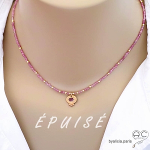 Collier LALY tourmaline rose pierre naturelle avec une médaille vintage en plaqué or, fin, ras de cou, création by Alicia