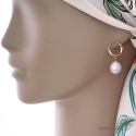 Boucles d\'oreilles perles baroques naturelles grises, cercle plaqué or , création fait main