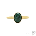 Bague avec malachite ovale en cabochon sur anneau fin en plaqué or, pierre naturelle verte, femme