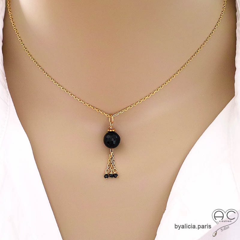 Collier, pendentif avec agate noire et pampille en chaînes plaqué or et spinelle noir, fait main, création by Alicia