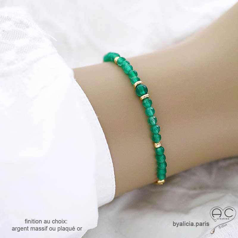 Bracelet femme en onyx vert sur une chaîne fine en plaqué or ou argent, fait main, création by Alicia Bracelet femme en onyx vert sur une chaîne fine en plaqué or ou argent, fait main, création by Alicia