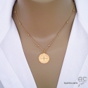 Pendentif médaille ronde avec la croix, en plaqué or satiné, vintage, tendance, bohème