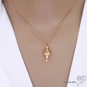 Pendentif toupie en plaqué or, gravé, tendance, chic