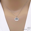 Pendentif, médaille avec oeil gravé sur ovale en argent massif martelé, tendance, femme bohème chic, gipsy