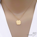 Pendentif médaille ronde martelée et gondolée en plaqué or, tendance, femme bohème chic, gipsy