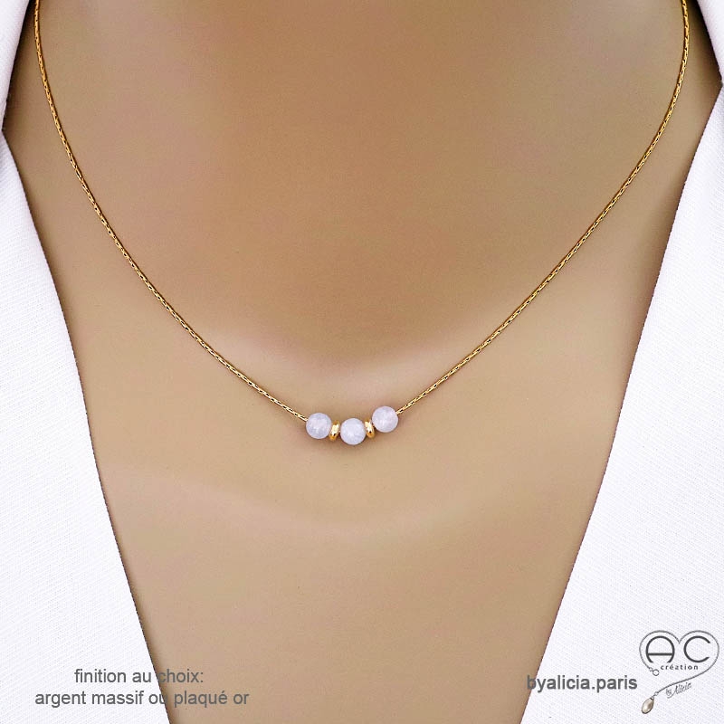 Ras de cou fin calcédoine bleue sur une chaîne en plaqué or ou en argent, fait main, création by Alicia Ras de cou fin calcédoine bleue sur une chaîne en plaqué or ou en argent, fait main, création by Alicia