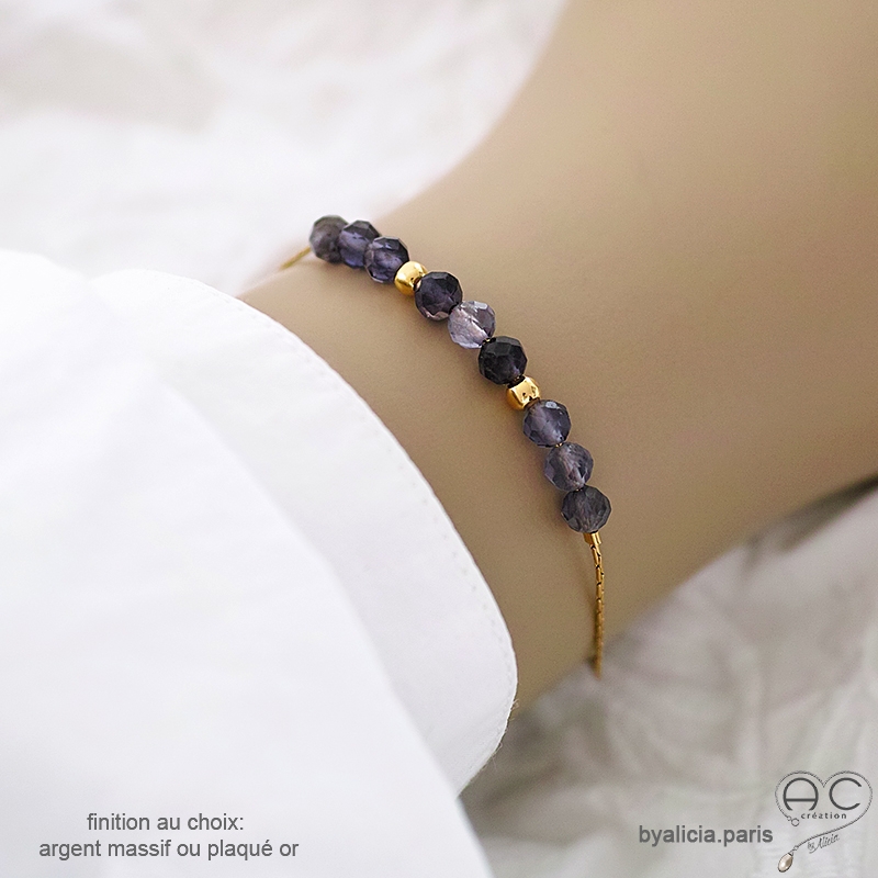 Bracelet iolite (saphir d'eau) sur une chaîne fine en plaqué or ou en argent, fait main, création by Alicia Bracelet iolite (saphir d'eau) sur une chaîne fine en plaqué or ou en argent, fait main, création by Alicia