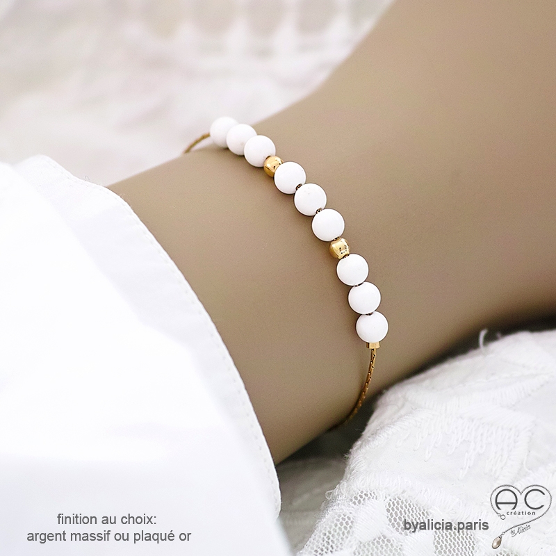Bracelet blanc femme en agate blanche sur une chaîne fine en plaqué or ou en argent, fait main, création by Alicia Bracelet blanc femme en agate blanche sur une chaîne fine en plaqué or ou en argent, fait main, création by Alicia