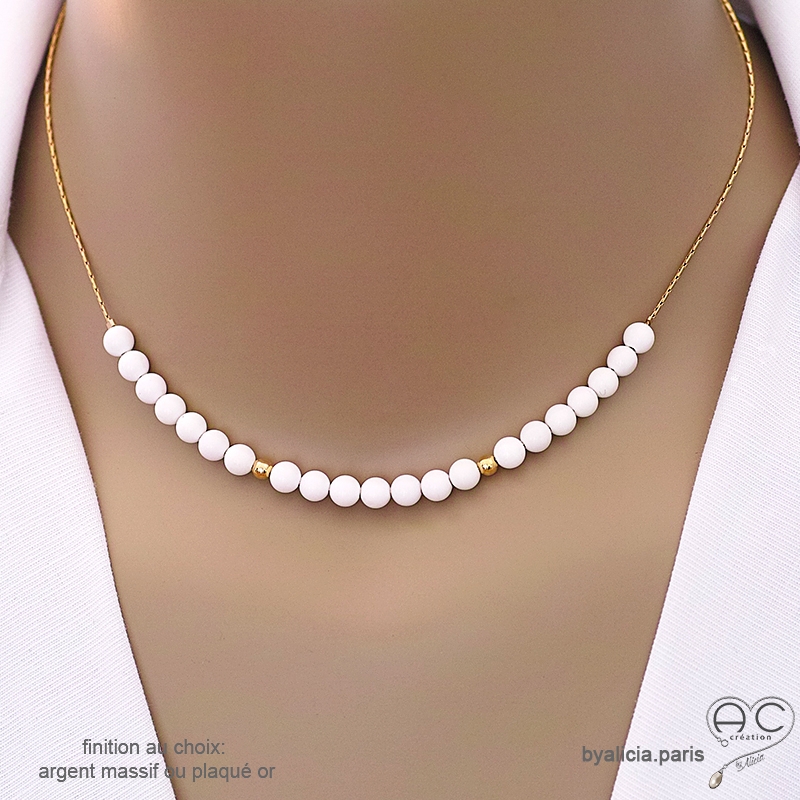 Ras de cou blanc femme en agate blanche sur une chaîne en plaqué or ou en argent, fait main, création by Alicia Ras de cou blanc femme en agate blanche sur une chaîne en plaqué or ou en argent, fait main, création by Alicia