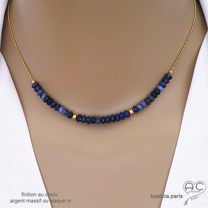 Ras de cou bleu marine pierre sodalite sur une chaîne en plaqué or ou en argent, fait main, création by Alicia Ras de cou bleu marine pierre sodalite sur une chaîne en plaqué or ou en argent, fait main, création by Alicia