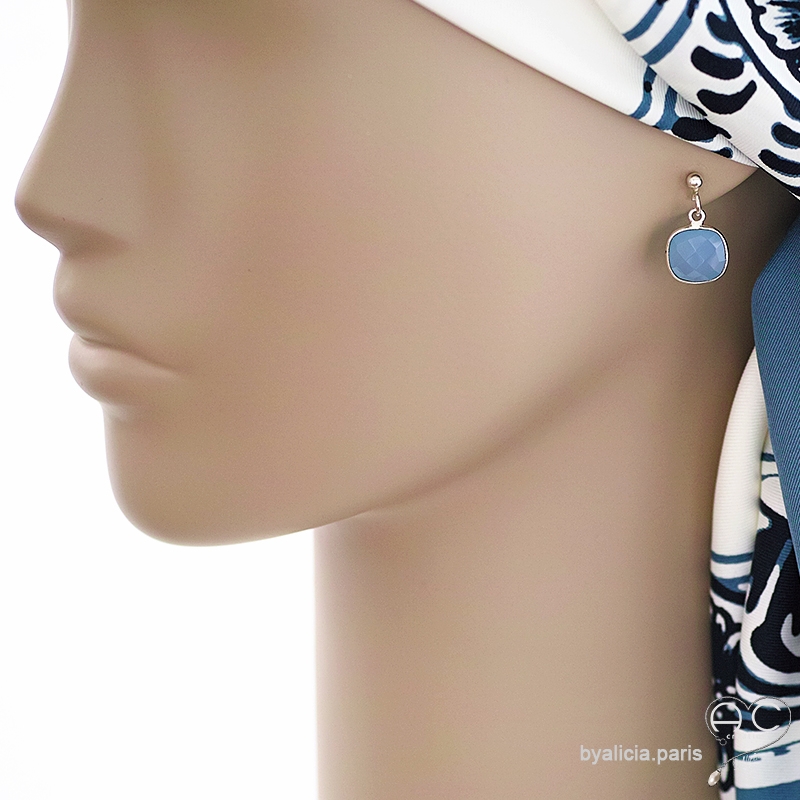 Boucles d'oreilles bleues femme en argent et calcédoine bleue réalisées à la main Boucles d'oreilles bleues femme en argent et calcédoine bleue réalisées à la main