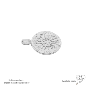 Pendentif rond ras de cou femme médaille avec le soleil et les étoiles en argent rhodié