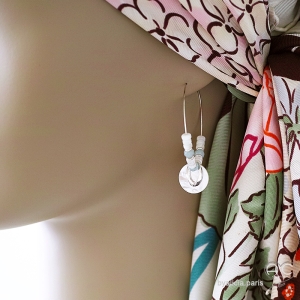 boucles d'oreilles femme créoles blanches en argent et nacre, réalisées à la main en France
