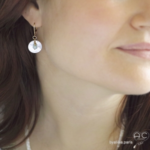 boucles d'oreilles créateur pour femme en nacre blanc et plaqué or ou argent fait main sur mesure
