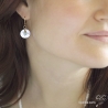 boucles d'oreilles créateur pour femme en nacre blanc et plaqué or ou argent fait main sur mesure