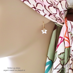 Petites créoles avec étoile en nacre blanche boucles d'oreilles femme eo plaqué or ou en argent fait sur mesure à la main