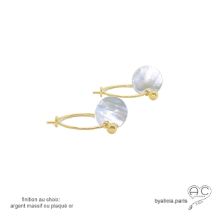 Petites créoles en plaqué or ou en argent massif avec nacre ronde, fait main, création by Alicia