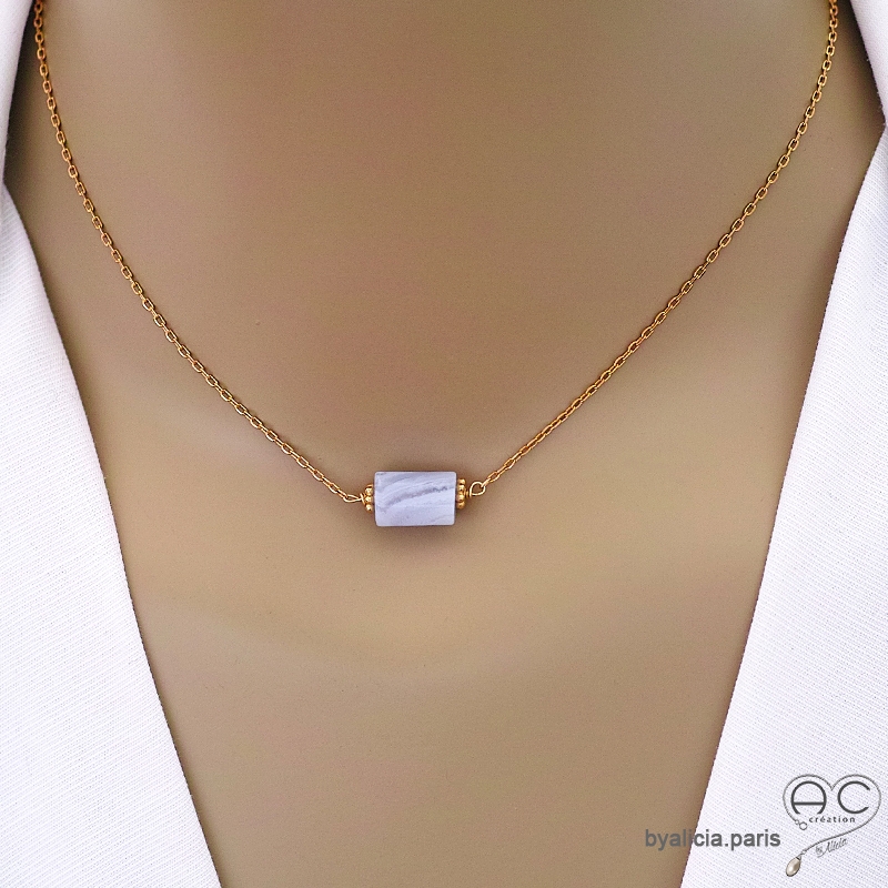 Collier avec calcédoine bleue, plaqué or, pierre semi-précieuse, fait main, création by Alicia Collier avec calcédoine bleue, plaqué or, pierre semi-précieuse, fait main, création by Alicia