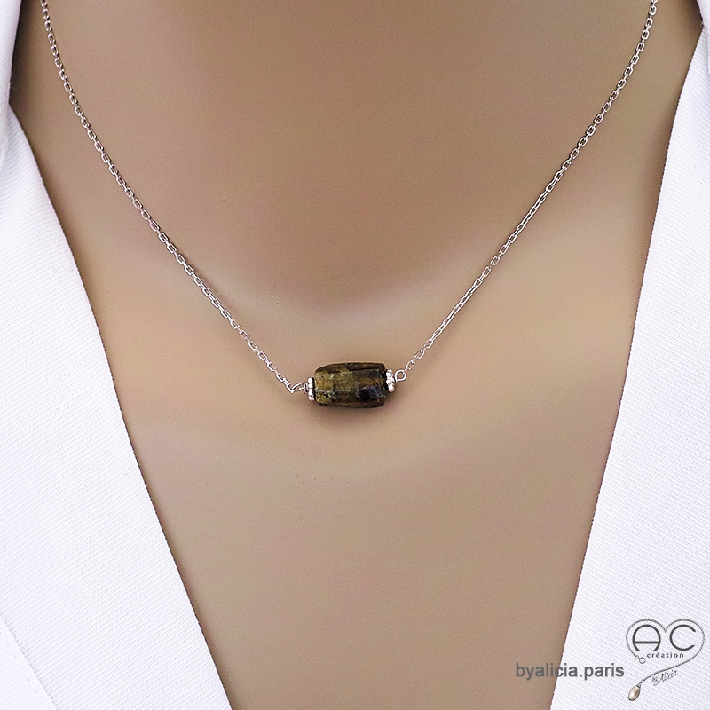 Collier avec grenat vert, argent massif, pierre semi-précieuse vert, fait main, création by Alicia Collier avec grenat vert, argent massif, pierre semi-précieuse vert, fait main, création by Alicia