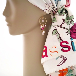 boucles d'oreilles orginales pendantes longues roses femme en pierres naturelles et plaqué or fait main sur mesure