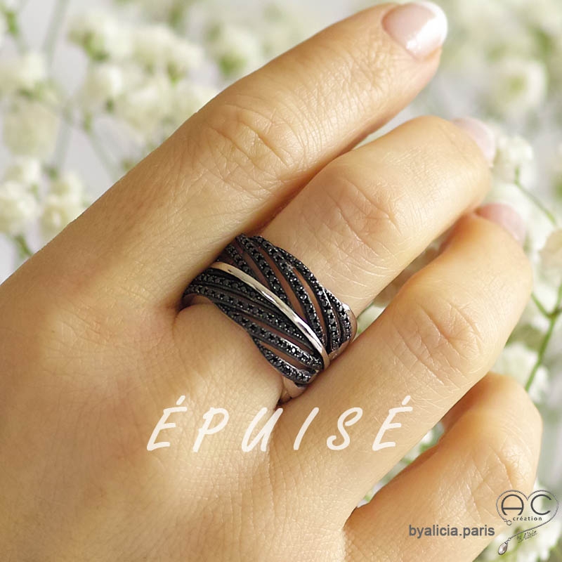 Bague plume, anneau large serti de zirconium noir, en argent 925 rhodié, femme Bague plume, anneau large serti de zirconium noir, en argent 925 rhodié, femme