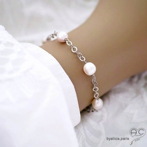 Bracelet avec perles de culture blanche parsemée sur une chaîne maillon rond en argent massif rhodié, création by Alicia