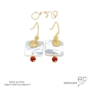 boucles d'oreilles pendantes en plaqué or, nacre blanc et corail, réalisées à la main en France