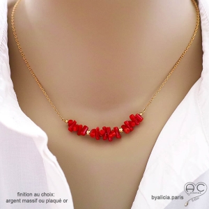Collier avec corail véritable rouge, bâtonnets sur une chaîne fine,  tendance, création by Alicia