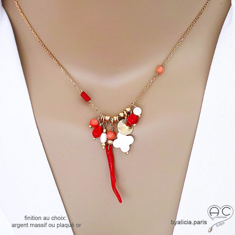 Ras de cou avec pampilles en corail véritable et nacre sur une chaîne en plaqué or, création by Alicia Ras de cou avec pampilles en corail véritable et nacre sur une chaîne en plaqué or, création by Alicia