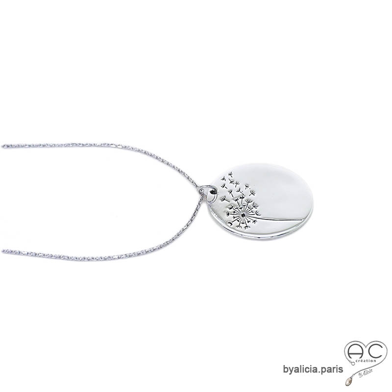 Médaille ronde avec une fleur de pissenlit gravée en argent 925 rhodié, femme, tendance, bohème Médaille ronde avec une fleur de pissenlit gravée en argent 925 rhodié, femme, tendance, bohème