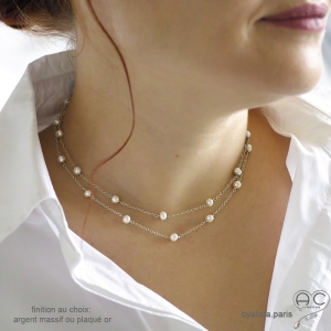 Collier avec perles d'eau douce blanches parsemée sur une chaîne fine en plaqué or ou en argent fait à la main sur mesure