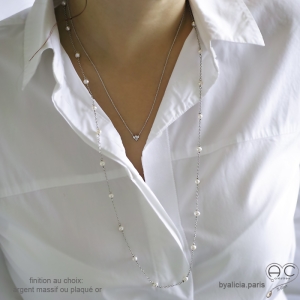 Collier long sautoir avec perles de culture blanches parsemée sur une chaîne fine en plaqué or ou en argent fait sur mesure