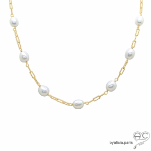 Collier avec perles de culture blanches parsemées sur une chaîne maillon rectangulaire en plaqué or 3MIC, création by Alicia