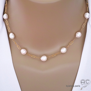 collier ras de cou avec perles de culture d'eau douce blanches sur une chaîne en plaqué or fait main en France