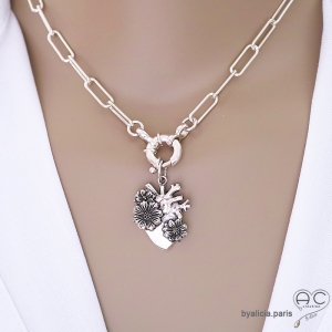 rand pendentif en forme de coeur orné de motifs floraux en argent massif, inspiré de l'art mexicain