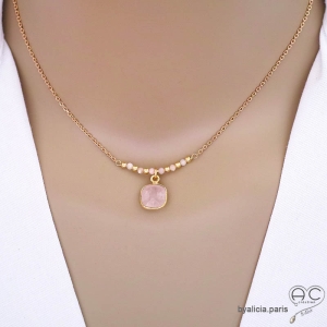 Collier quartz rose entouré de petites opales roses sur une chaîne en plaqué or, ras de cou, fait main, création by Alicia