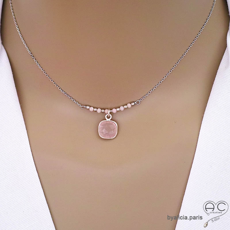 Collier quartz rose entouré de petites opales roses sur une chaîne en argent massif, ras de cou, création by Alicia Collier quartz rose entouré de petites opales roses sur une chaîne en argent massif, ras de cou, création by Alicia