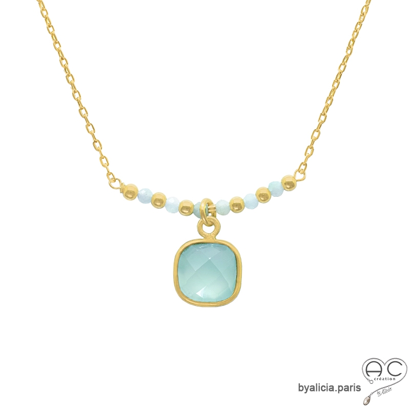 Collier calcédoine aqua entouré de petites amazonites sur une chaîne en plaqué or, ras de cou, fait main, création by Alicia Collier calcédoine aqua entouré de petites amazonites sur une chaîne en plaqué or, ras de cou, fait main, création by Alicia