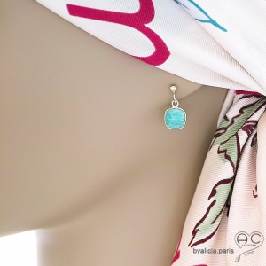 Boucle d’oreille en amazonite portée, bijou argent femme, fait main en France