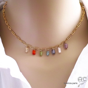 Collier avec pampilles de multiples pierres naturelles sur une chaîne en plaqué or fait main