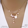 Collier artisanal en perles d'eau douce naturelles blanc et rose, finition plaqué or, By Alicia Paris