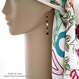 Boucles d'oreilles femme noires longues en agate noire et étoile dorée création by Alicia Paris