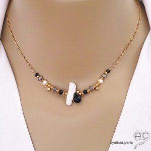 Collier perle baroque et de pierres naturelles noirs et gris, plaqué or, fait main, création by Alicia