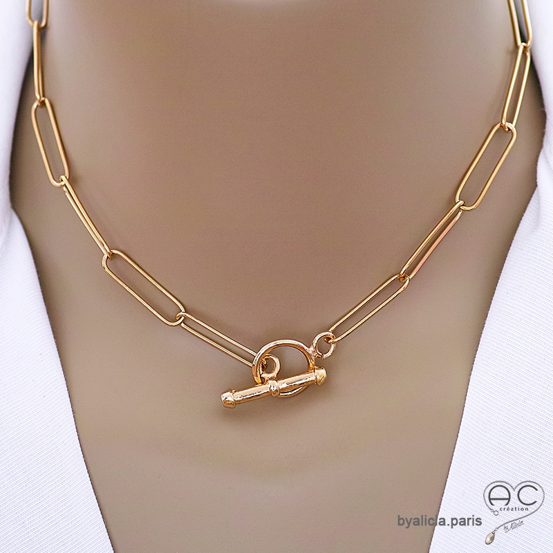 Collier en chaîne plaqué or à maillons longs rectangulaires et fermoir T, création by Alicia