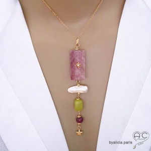 Pendentif long en kunzite, perle baroque, serpentine, rubis et étoile plaqué or, création artisanale by Alicia
