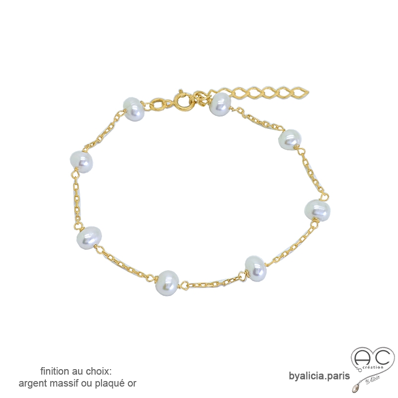 Bracelet avec perles blanches parsemées sur une chaîne fine plaqué or, fait main, création by Alicia