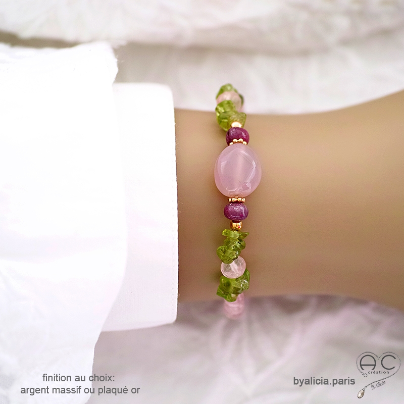Bracelet en calcédoine rose, péridot et rubis véritable, pierres naturelles sur élastique, fait main, création by Alicia
