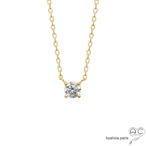 Collier avec solitaire en zirconium brillant sur une chaîne en plaqué or, ras de cou fin, femme